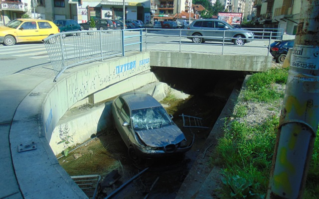 Automobil sleteo sa puta