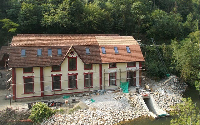Čija je naša centrala?