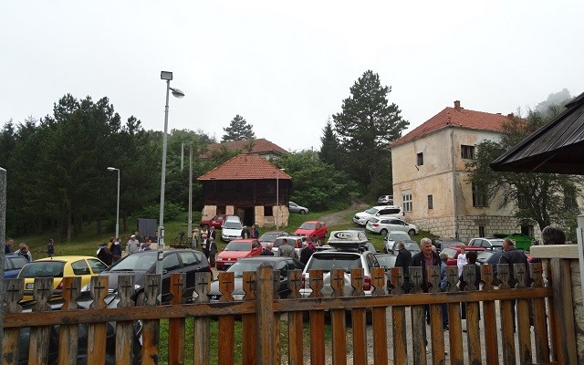 Selo: Čekajući da svane