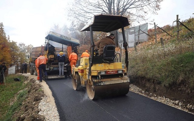 Asfaltirano 12 putnih pravaca u MZ Gostinica