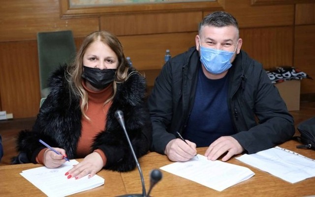 Prvi ugovor o kupovini seoske kuće