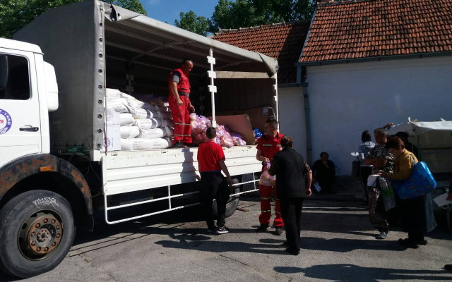 Podela humanitarne pomoći u seoskim mesnim zajednicama