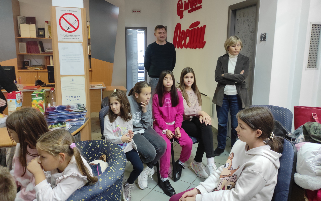 Đaci iz Karana i Trnave posetili našu medijsku kuću (FOTO&AUDIO)