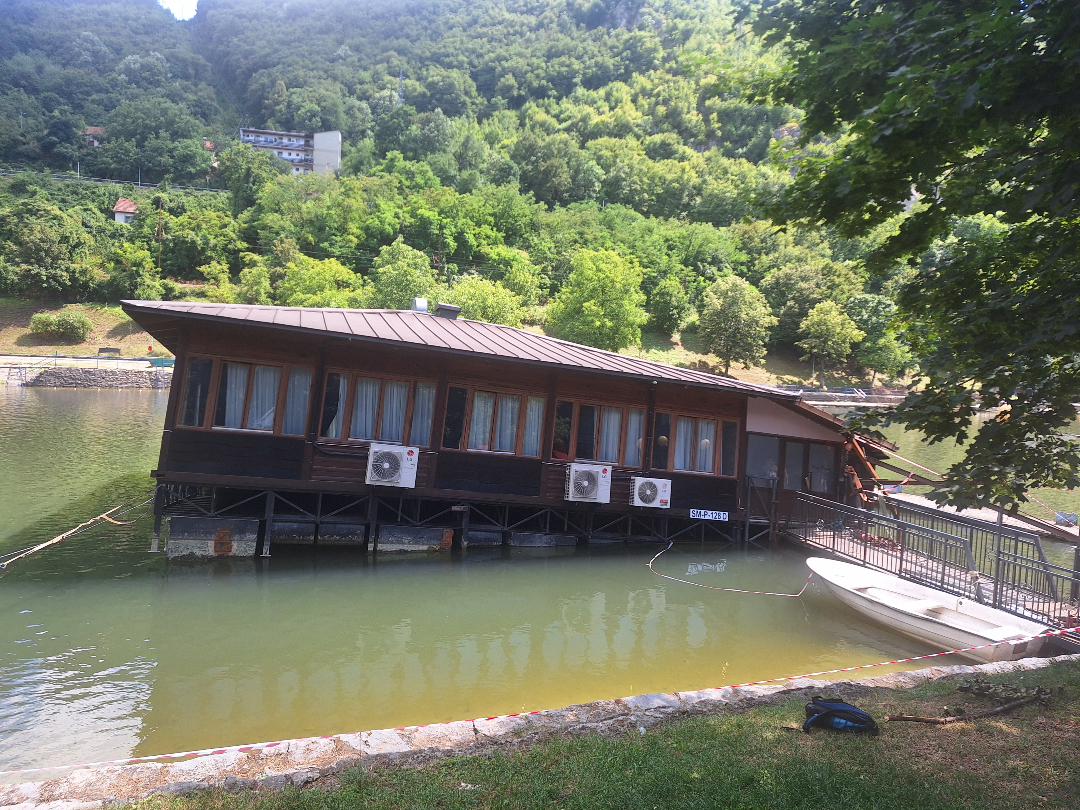 Dva tela pronađena u Đetinji na Gradskoj plaži u Užicu, uviđaj u toku