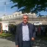 Crveni krst neki covek