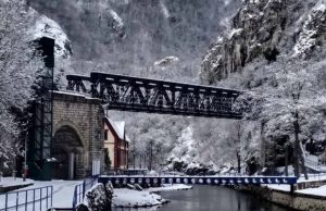 Aprilski sneg kad mu vreme nije (FOTO)