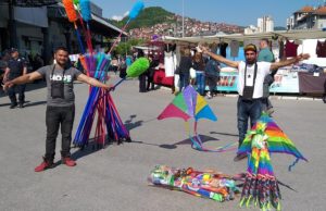A na vašaru i leteći zmajevi