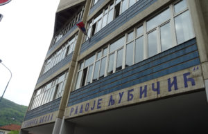 Obustava rada, ali nastavnici u školi