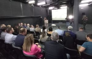 Zeleni krovovi, letnja scena, solarni paneli