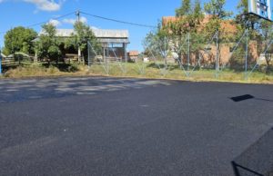 Novi asfalt na sportskom terenu škole u Lunovom Selu