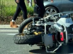 Motorciklista podleteo pod automobil kod Požege