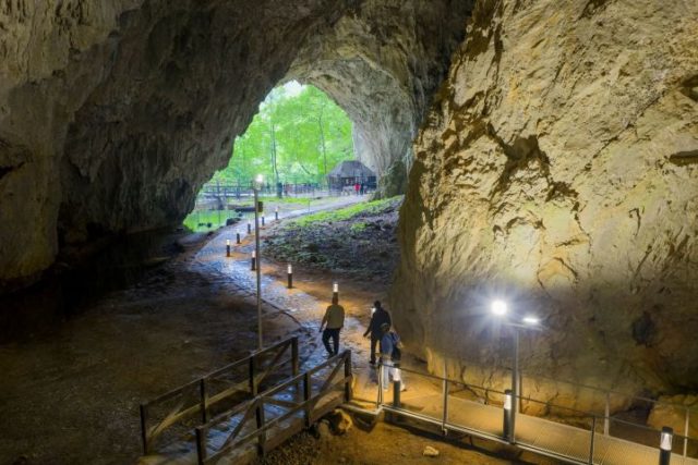 tablet_127177546418935