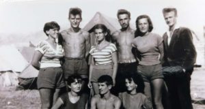 Хеј, хај, руке младе...