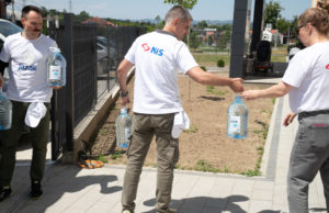 NIS poklonio pijaću vodu „Jazak“ Požegi, Čačku i okolnim mestima koja su bez vode