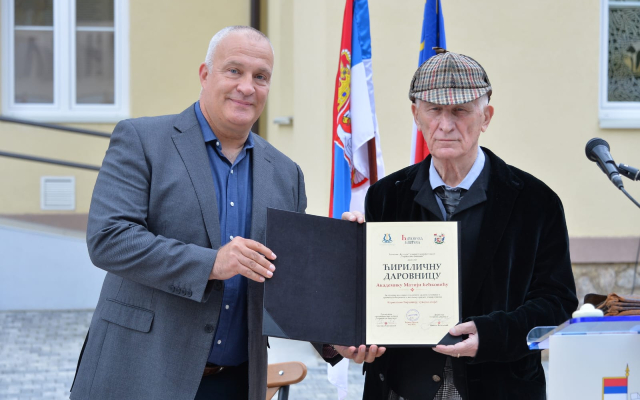 Matiji Bećkoviću uručena „Ćirilična darovnica“