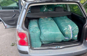 Uhapšena dvojica iz Osečine, u automobilu pronađeno više od 243 kilograma rezanog duvana